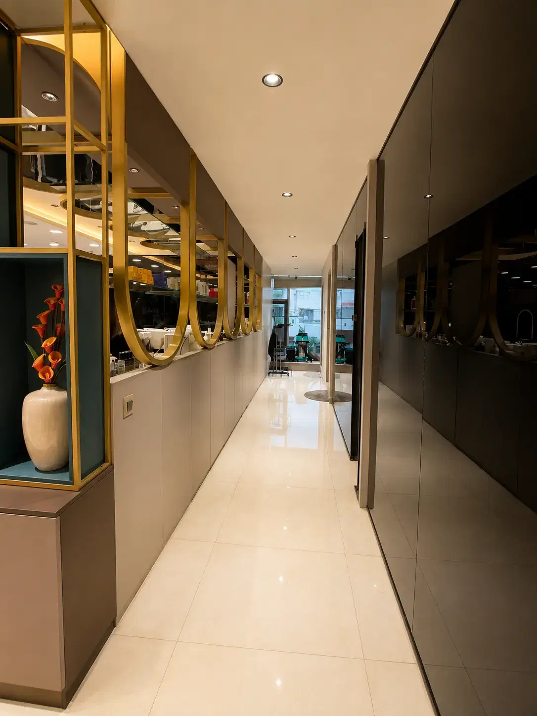Kameleon Salon Chandra Layout interior